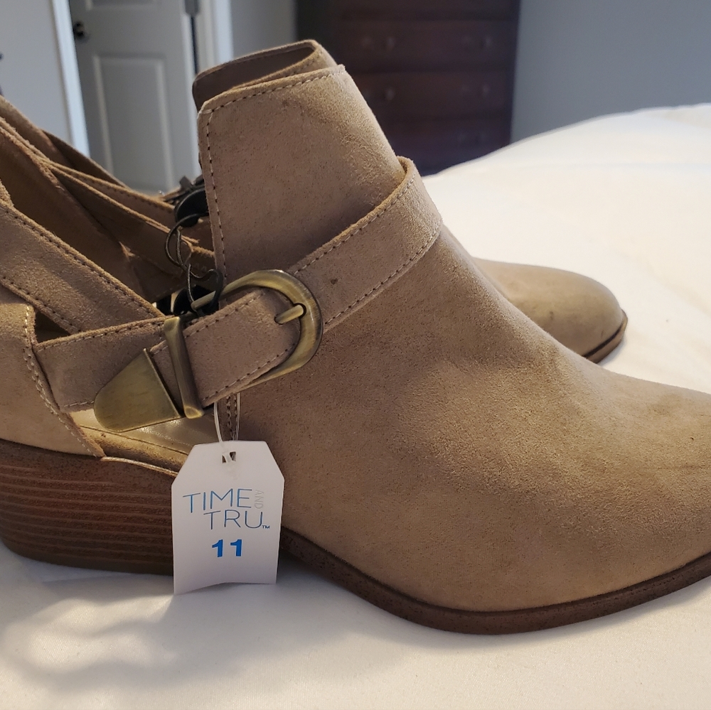 Woman's shoes